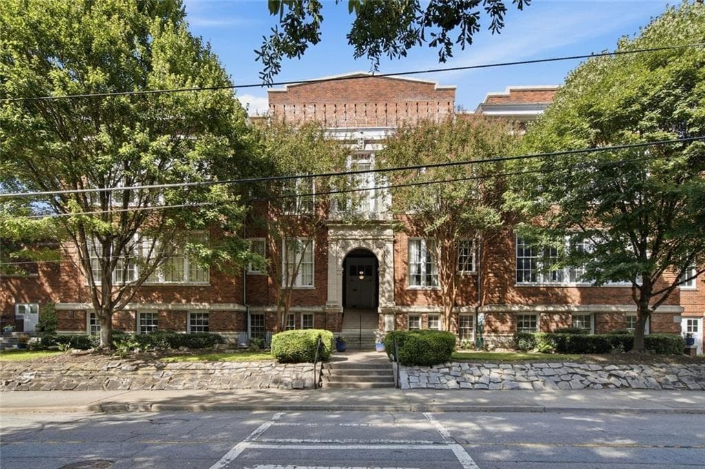 1 bedroom, 1 bathroom, 817 sq ft condominium for sale at 978 North Avenue 109, Atlanta, GA 30306