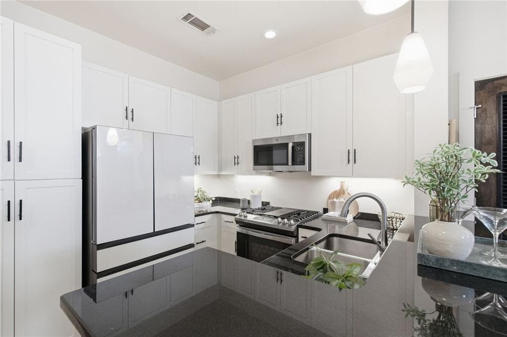 1 bedroom, 1 bathroom, 817 sq ft condominium for sale at 978 North Avenue 109, Atlanta, GA 30306 — photo 9