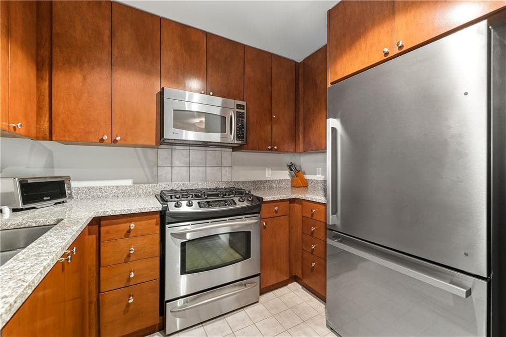 1 bedroom, 1 bathroom, 800 sq ft condominium for sale at 3338 Peachtree Road 505, Atlanta, GA 30326 — photo 5