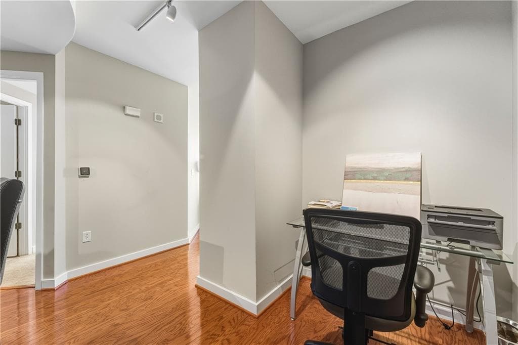 1 bedroom, 1 bathroom, 800 sq ft condominium for sale at 3338 Peachtree Road 505, Atlanta, GA 30326 — photo 8