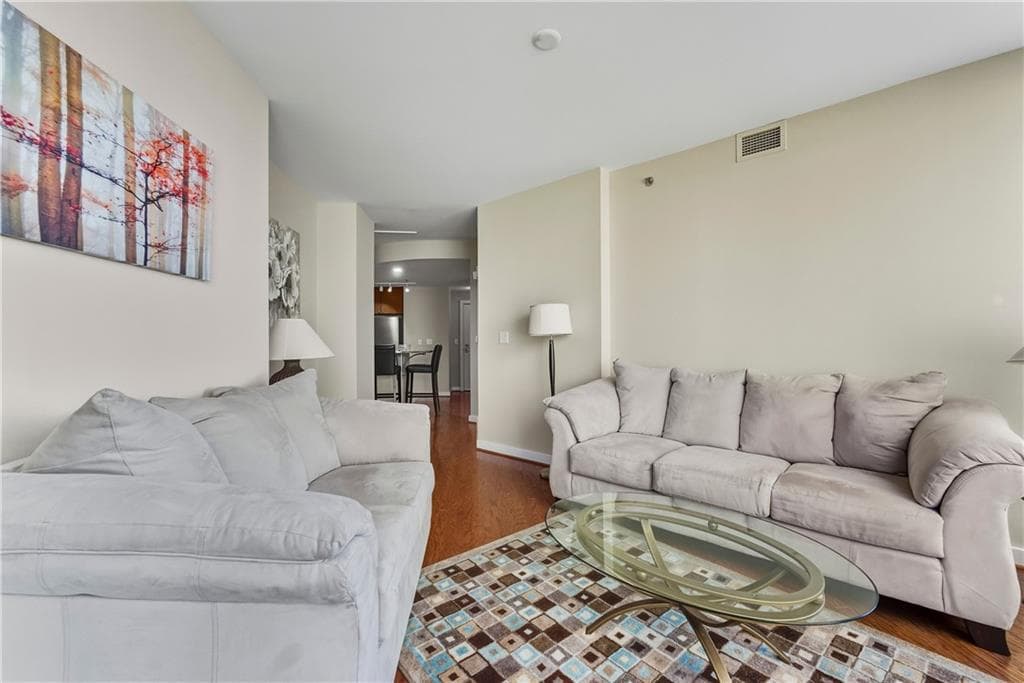 1 bedroom, 1 bathroom, 800 sq ft condominium for sale at 3338 Peachtree Road 505, Atlanta, GA 30326 — photo 10