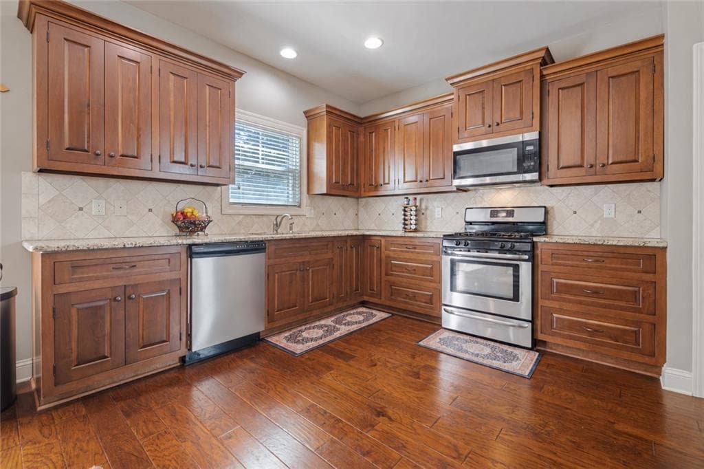 4 bedroom, 3 bathroom, 2,462 sq ft single family residence for sale at 125 Mays Bluff, Fayetteville, GA 30215 — photo 4