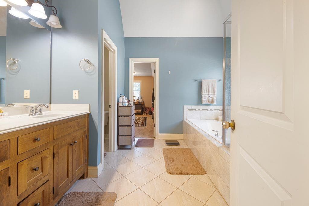 4 bedroom, 3 bathroom, 2,462 sq ft single family residence for sale at 125 Mays Bluff, Fayetteville, GA 30215 — photo 10