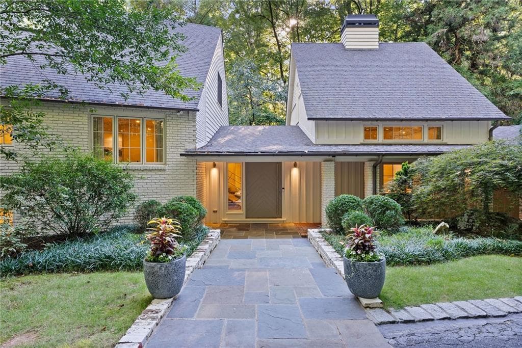 5 bedroom, 5 bathroom, 5,438 sq ft single family residence for sale at 695 W Conway Drive, Atlanta, GA 30327 — photo 2