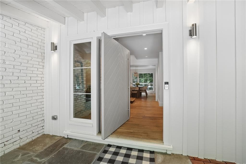 5 bedroom, 5 bathroom, 5,438 sq ft single family residence for sale at 695 W Conway Drive, Atlanta, GA 30327 — photo 3