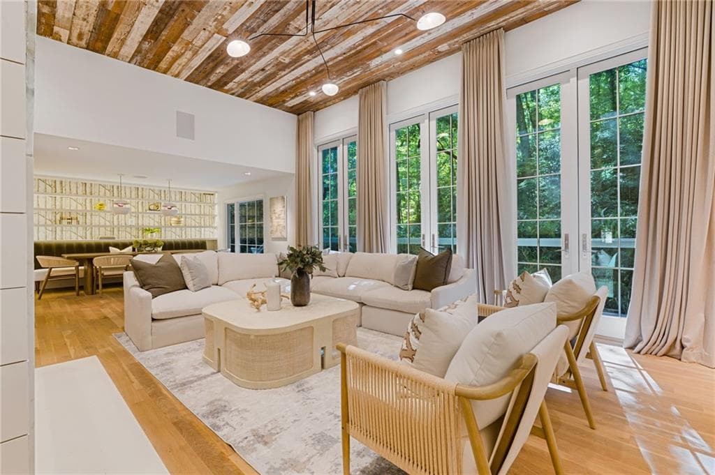 5 bedroom, 5 bathroom, 5,438 sq ft single family residence for sale at 695 W Conway Drive, Atlanta, GA 30327 — photo 8