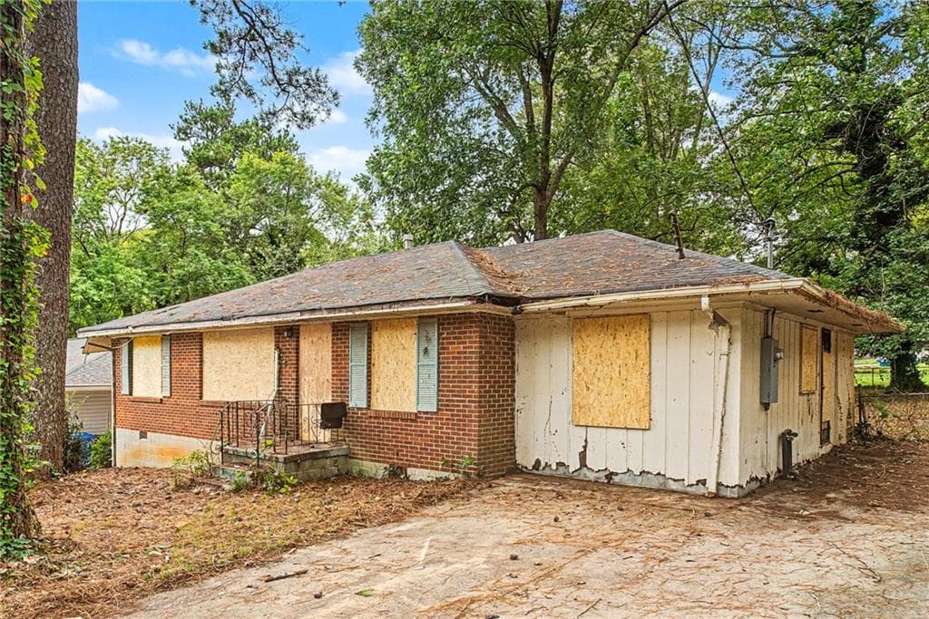 3 bedroom, 1 bathroom, 1,344 sq ft single family residence for sale at 2411 Baywood Drive, Atlanta, GA 30315