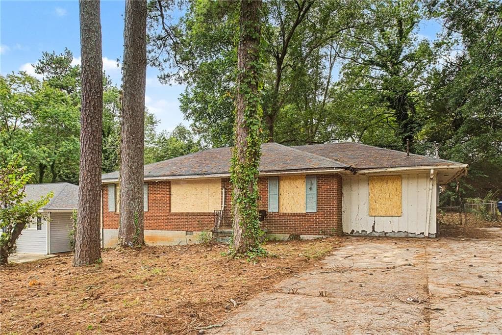 3 bedroom, 1 bathroom, 1,344 sq ft single family residence for sale at 2411 Baywood Drive, Atlanta, GA 30315 — photo 2