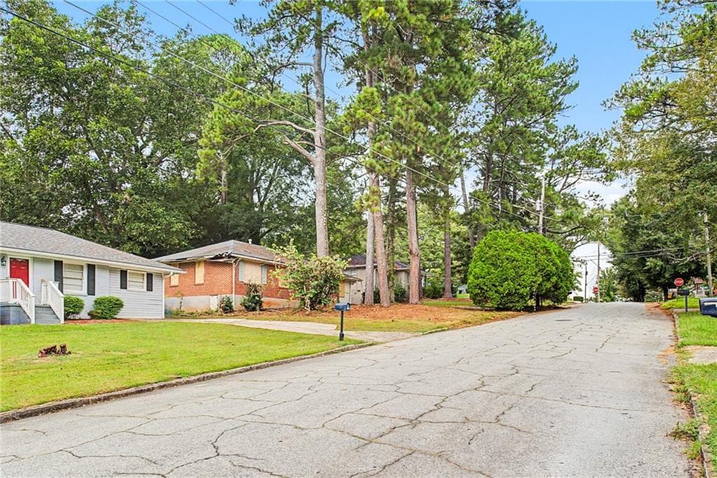 3 bedroom, 1 bathroom, 1,344 sq ft single family residence for sale at 2411 Baywood Drive, Atlanta, GA 30315 — photo 3