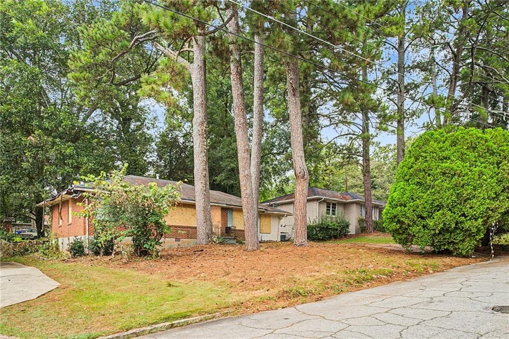 3 bedroom, 1 bathroom, 1,344 sq ft single family residence for sale at 2411 Baywood Drive, Atlanta, GA 30315 — photo 8