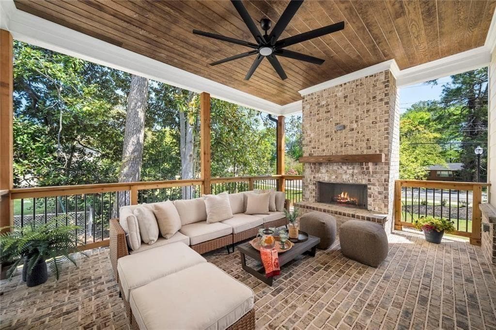 6 bedroom, 6 bathroom, 4,730 sq ft single family residence for sale at 1959 Highgrove Court, Atlanta, GA 30345 — photo 7