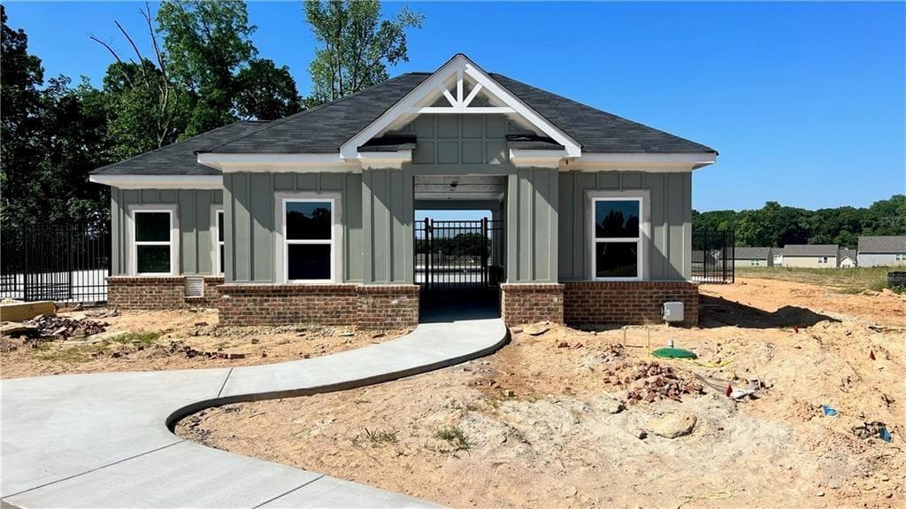 4 bedroom, 3 bathroom, 1,801 sq ft single family residence for sale at 302 Knightsbridge Lane, Winder, GA 30680 — photo 2