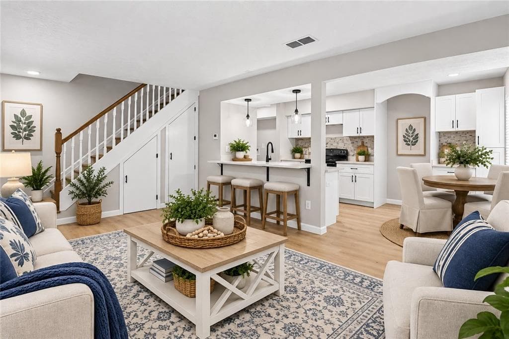 2 bedroom, 1 bathroom, 882 sq ft townhouse for sale at 1321 Surrey Lane, Marietta, GA 30008 — photo 2