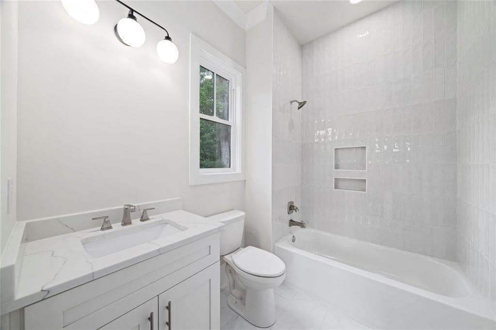 6 bedroom, 6 bathroom, 7,035 sq ft single family residence for sale at 1976 Highgrove Court, Atlanta, GA 30345 — photo 10