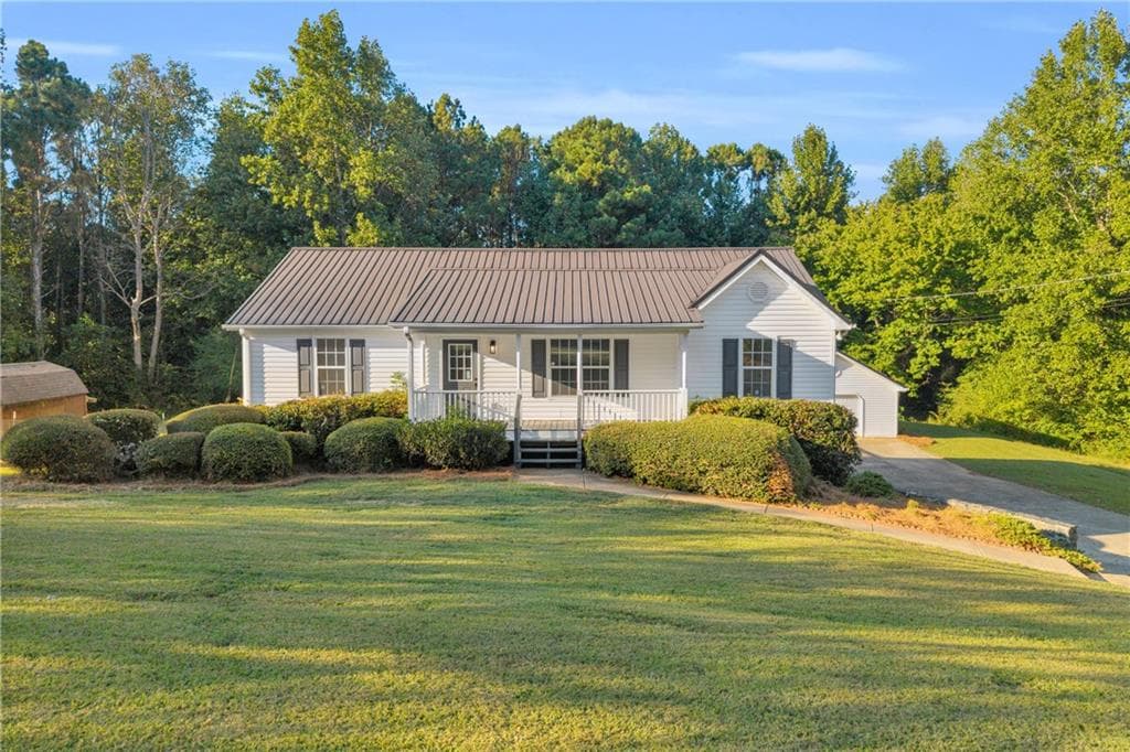 4 bedroom, 3 bathroom, 2,052 sq ft single family residence for sale at 284 Hobson Drive, Jasper, GA 30143