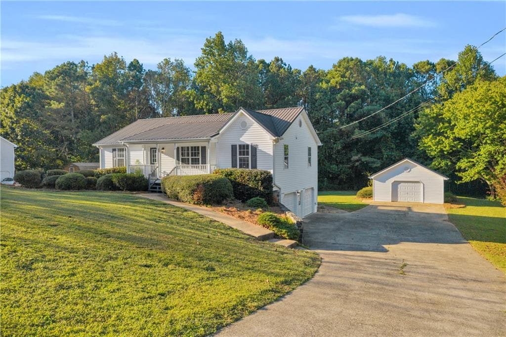 4 bedroom, 3 bathroom, 2,052 sq ft single family residence for sale at 284 Hobson Drive, Jasper, GA 30143 — photo 3