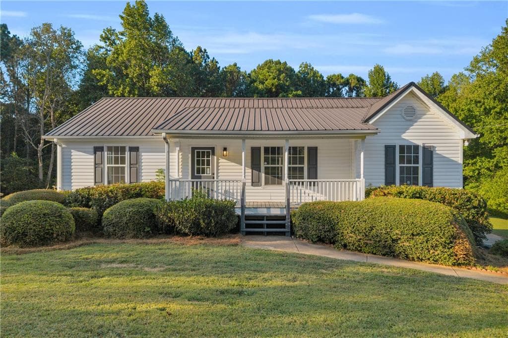 4 bedroom, 3 bathroom, 2,052 sq ft single family residence for sale at 284 Hobson Drive, Jasper, GA 30143 — photo 4