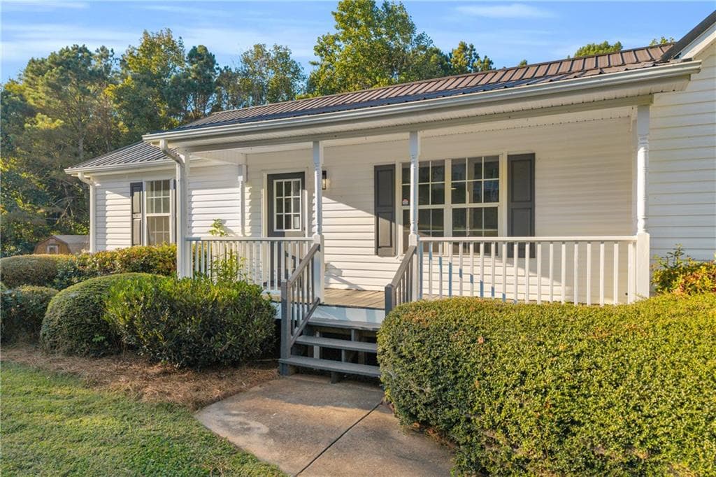 4 bedroom, 3 bathroom, 2,052 sq ft single family residence for sale at 284 Hobson Drive, Jasper, GA 30143 — photo 5