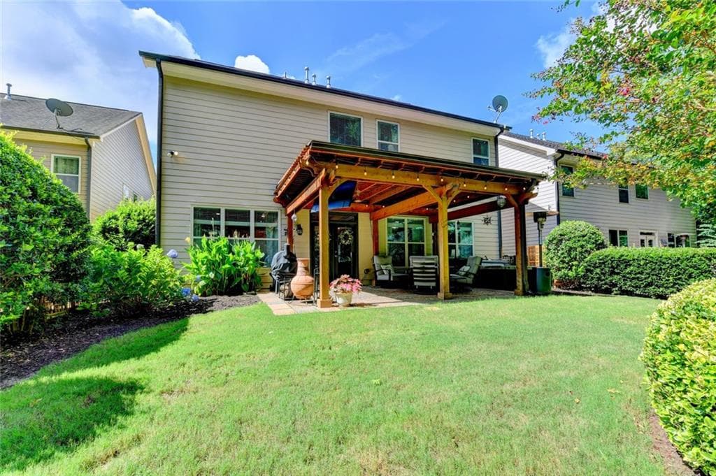 4 bedroom, 4 bathroom, 3,027 sq ft single family residence for sale at 7220 Winthrop Road, Alpharetta, GA 30005 — photo 2