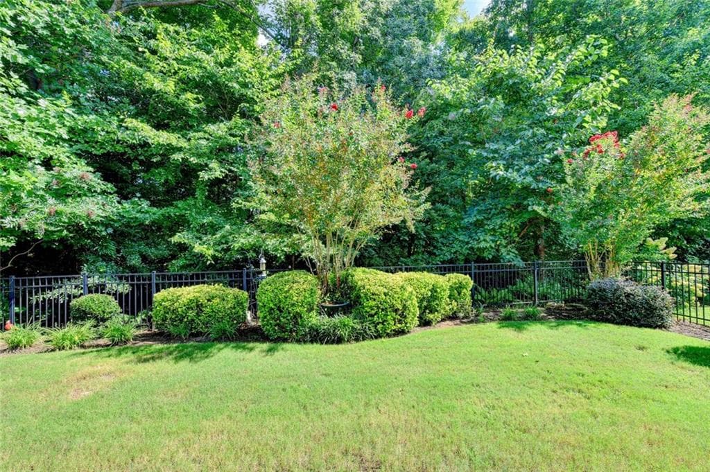 4 bedroom, 4 bathroom, 3,027 sq ft single family residence for sale at 7220 Winthrop Road, Alpharetta, GA 30005 — photo 3