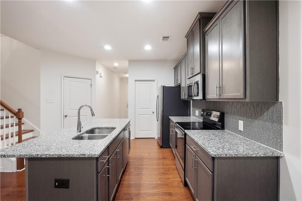 3 bedroom, 3 bathroom, 1,448 sq ft townhouse for sale at 5267 Mill Way, Stone Mountain, GA 30083 — photo 2