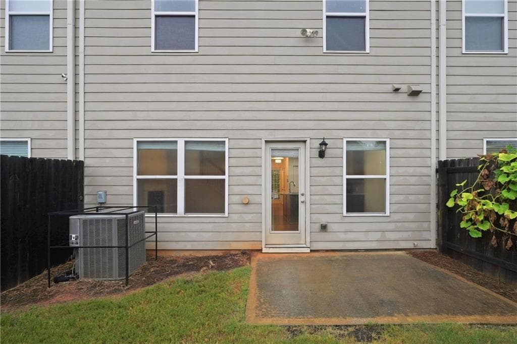 3 bedroom, 3 bathroom, 1,448 sq ft townhouse for sale at 5267 Mill Way, Stone Mountain, GA 30083 — photo 5