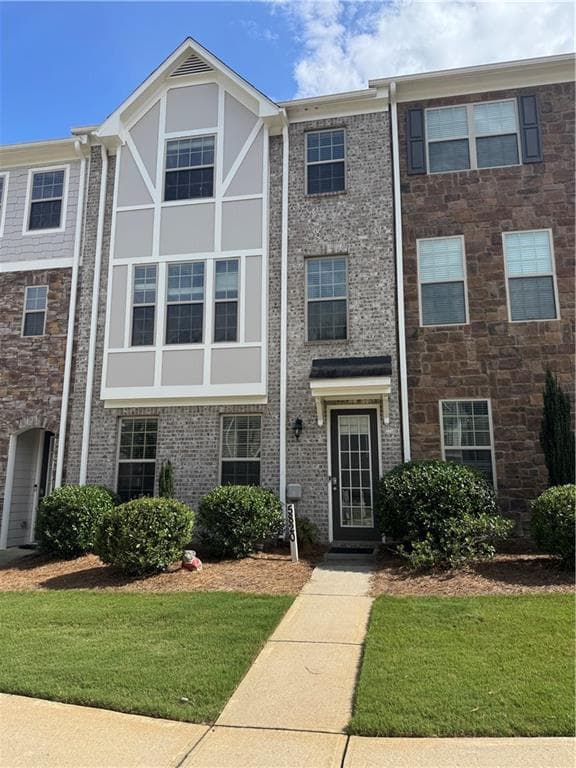 3 bedroom, 4 bathroom, 1,948 sq ft townhouse for rent at 5820 Broadway Lane, Cumming, GA 30041 for $2,550 a month