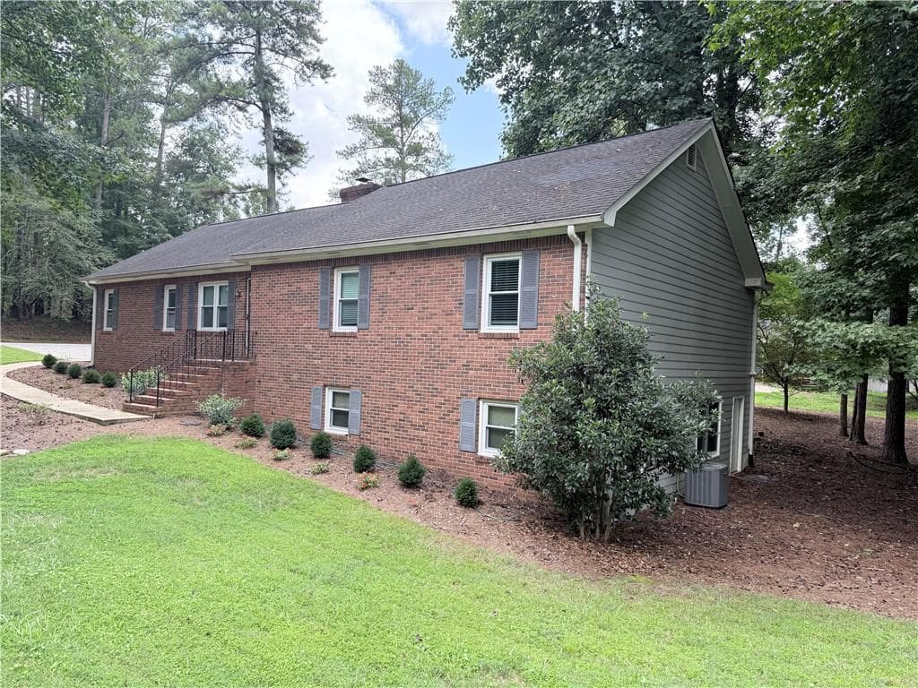 3 bedroom, 2 bathroom, 1,506 sq ft single family residence for sale at 4761 Kensington Lane, Conyers, GA 30094 — photo 3