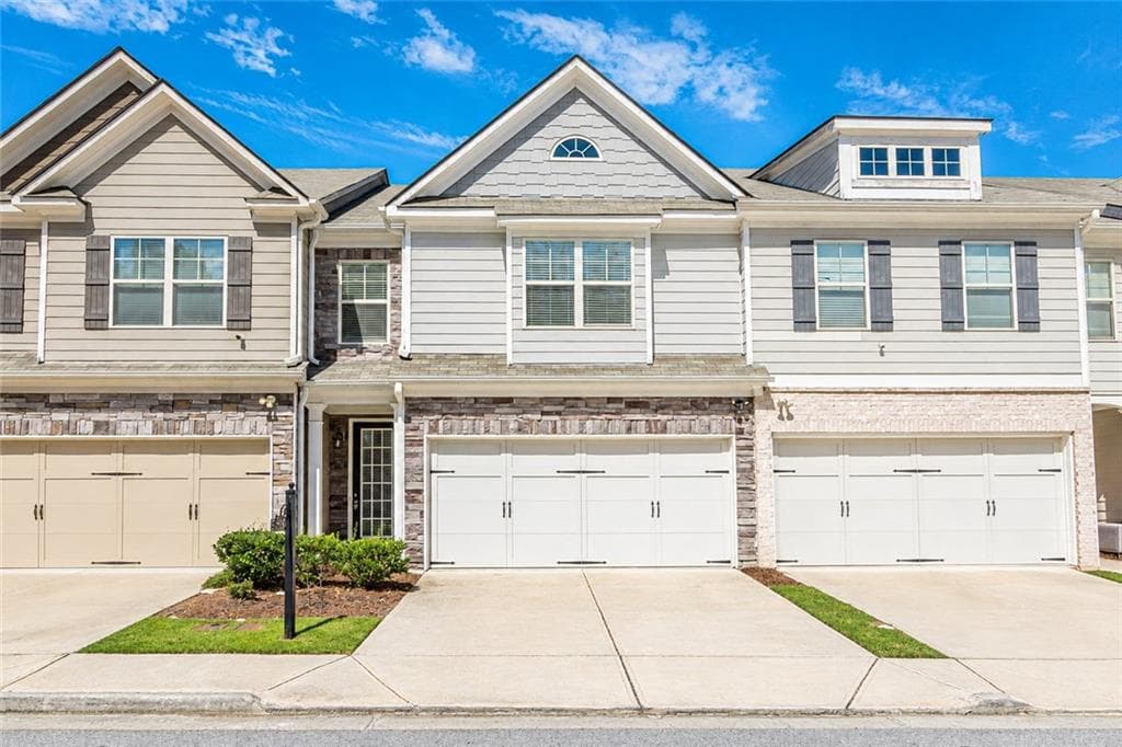 3 bedroom, 3 bathroom, 1,884 sq ft townhouse for sale at 5854 Radford Loop, Fairburn, GA 30213