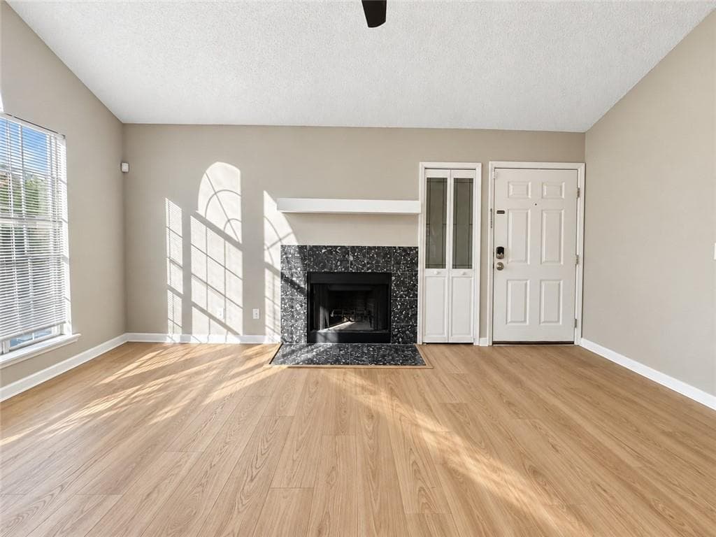 3 bedroom, 2 bathroom, 950 sq ft condominium for rent at 1107 Sandy Lane Drive, Alpharetta, GA 30022 for $1,900 a month — photo 2