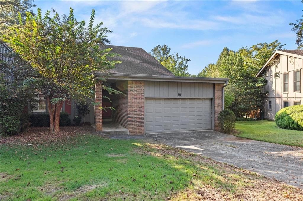 3 bedroom, 3 bathroom, 1,968 sq ft townhouse for sale at 215 Leeward Lane, Roswell, GA 30076