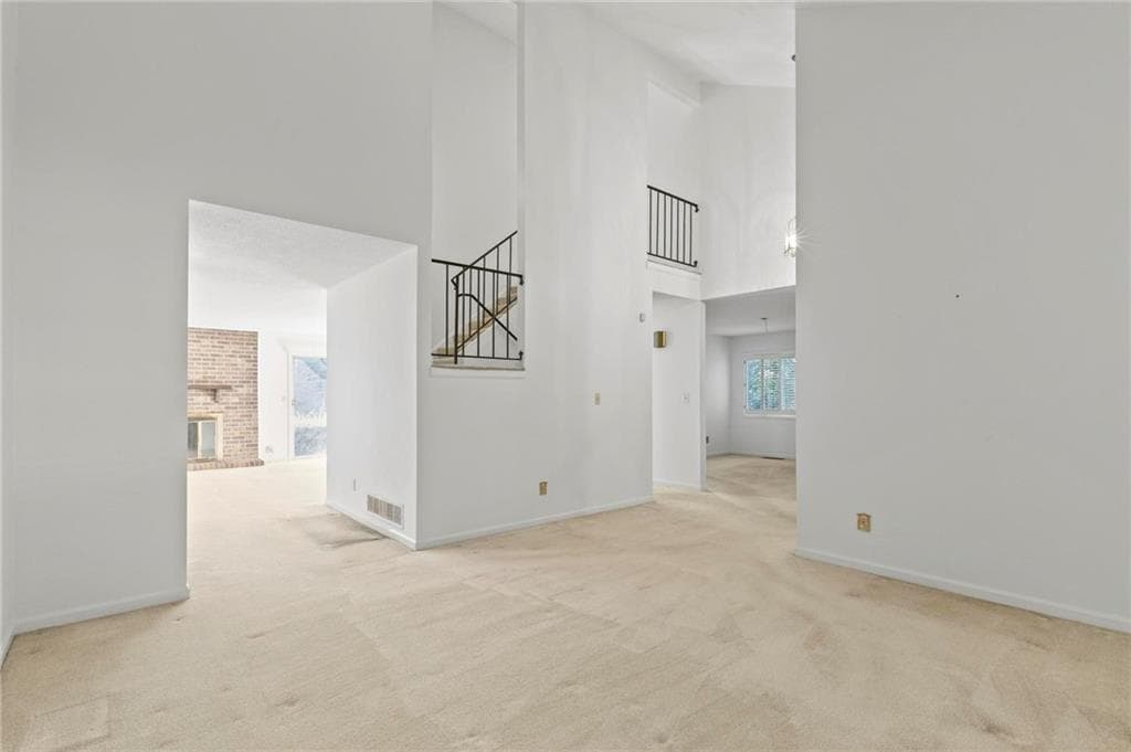 3 bedroom, 3 bathroom, 1,968 sq ft townhouse for sale at 215 Leeward Lane, Roswell, GA 30076 — photo 4