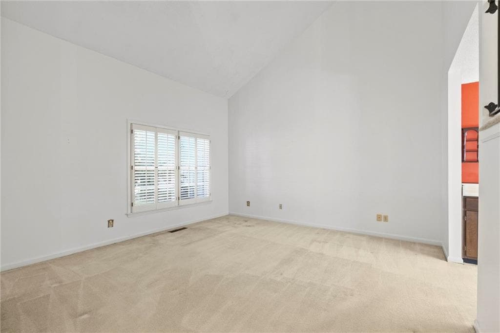 3 bedroom, 3 bathroom, 1,968 sq ft townhouse for sale at 215 Leeward Lane, Roswell, GA 30076 — photo 5