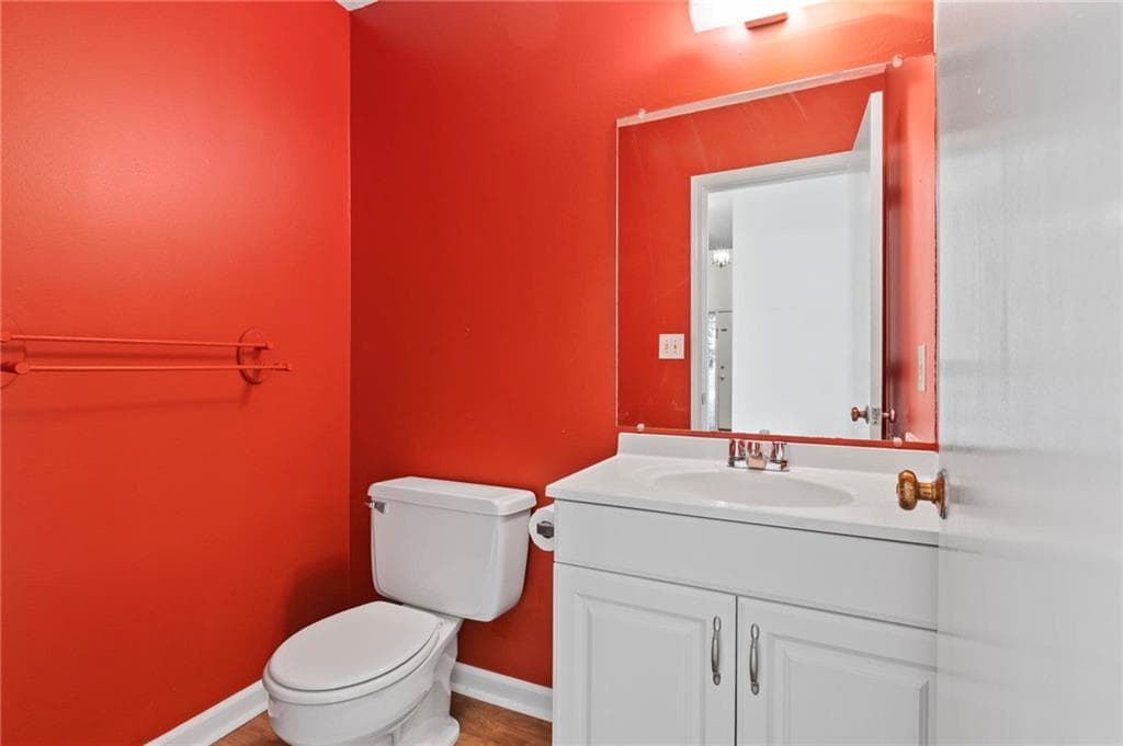 3 bedroom, 3 bathroom, 1,968 sq ft townhouse for sale at 215 Leeward Lane, Roswell, GA 30076 — photo 9