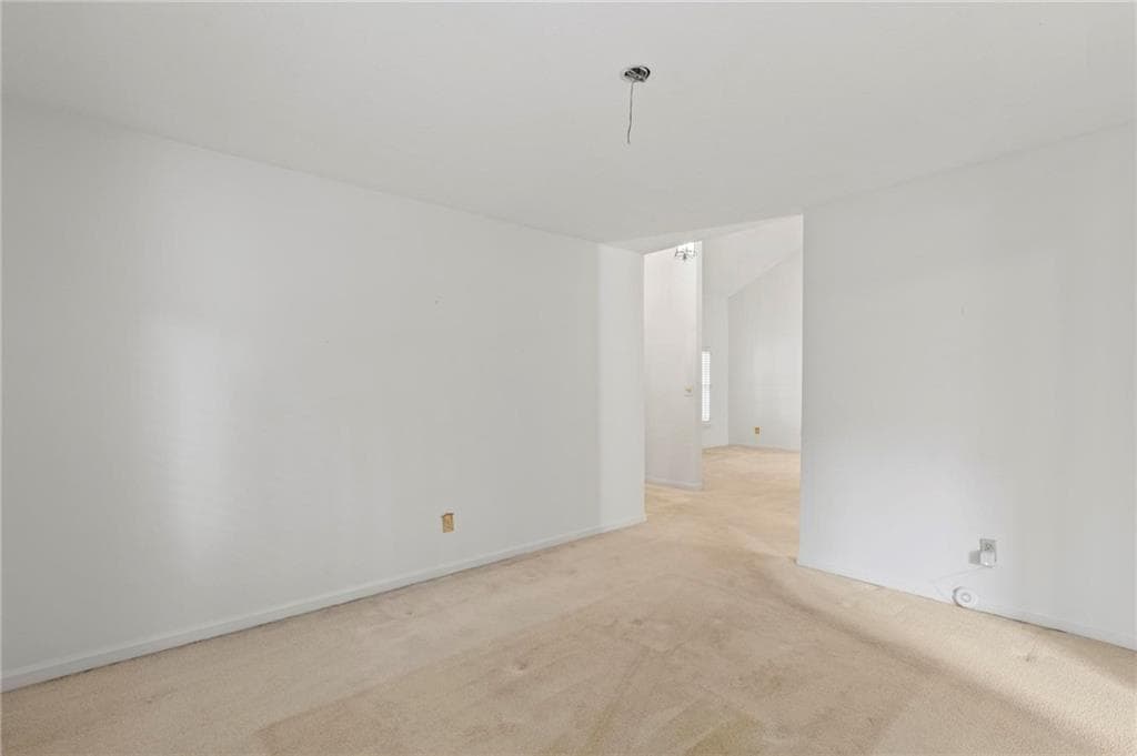 3 bedroom, 3 bathroom, 1,968 sq ft townhouse for sale at 215 Leeward Lane, Roswell, GA 30076 — photo 10