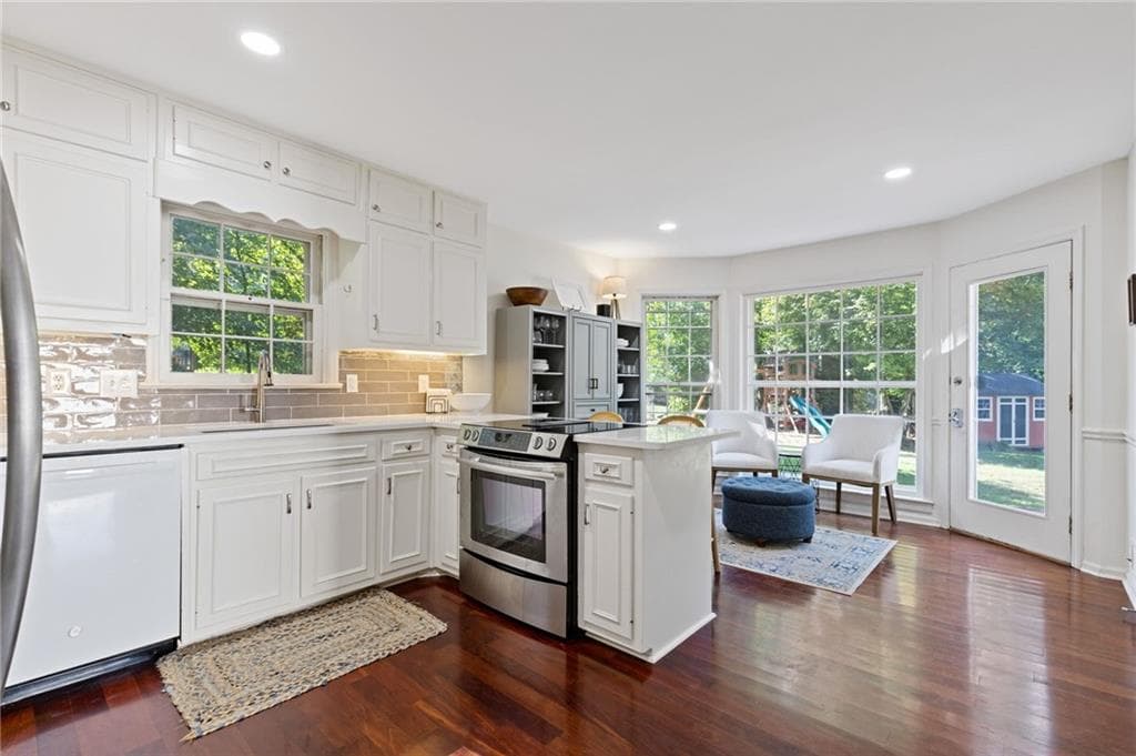 4 bedroom, 3 bathroom, 2,800 sq ft single family residence for sale at 5023 Winford Court, Peachtree Corners, GA 30092 — photo 8