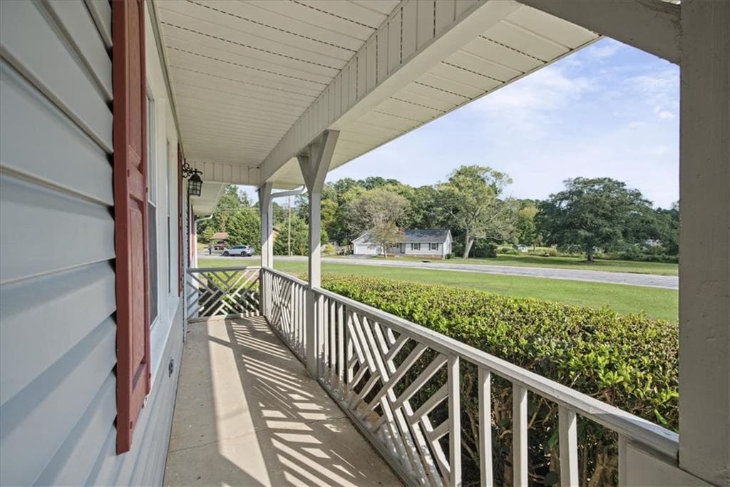 3 bedroom, 2 bathroom, 1,335 sq ft single family residence for sale at 2293 Briarwood Circle, Conyers, GA 30094 — photo 8