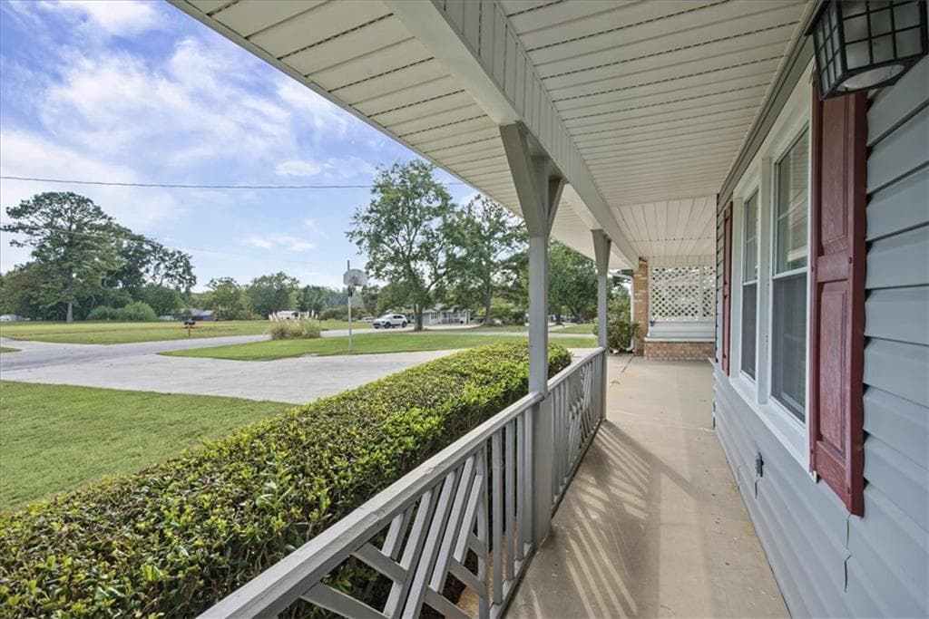 3 bedroom, 2 bathroom, 1,335 sq ft single family residence for sale at 2293 Briarwood Circle, Conyers, GA 30094 — photo 9