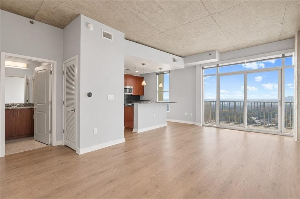 1 bedroom, 1 bathroom, 792 sq ft condominium for sale at 250 Pharr Road 1914, Atlanta, GA 30305 — photo 1 of 50