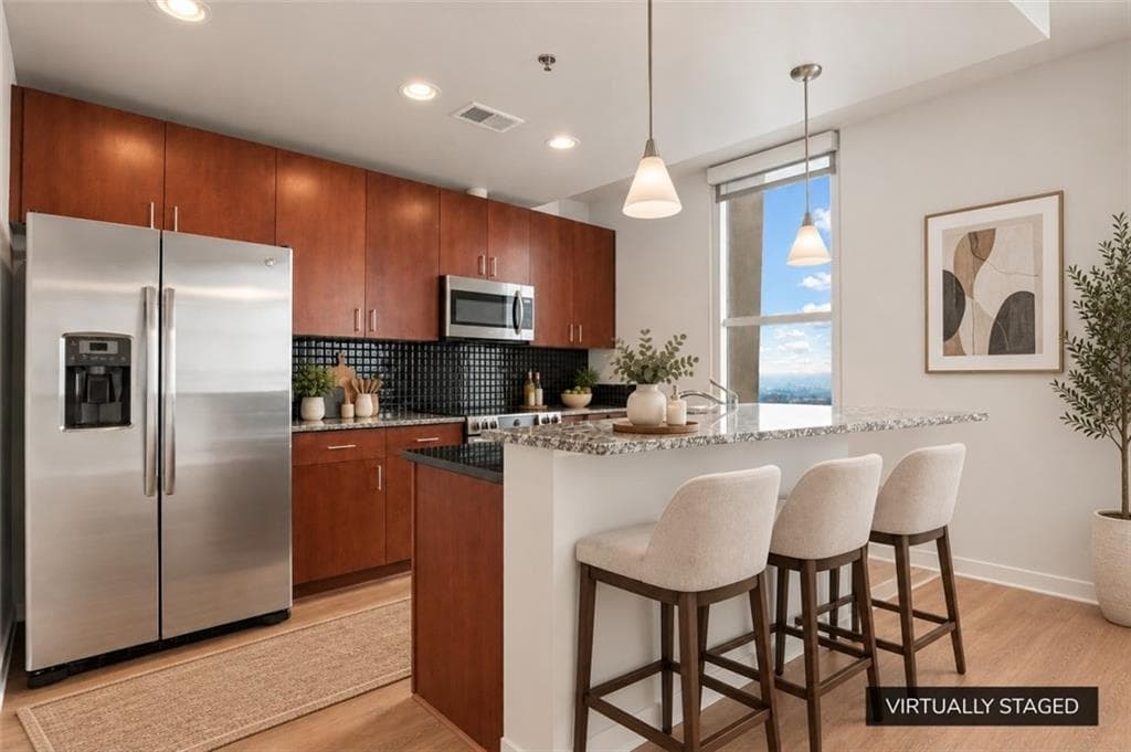 1 bedroom, 1 bathroom, 792 sq ft condominium for sale at 250 Pharr Road 1914, Atlanta, GA 30305 — photo 3