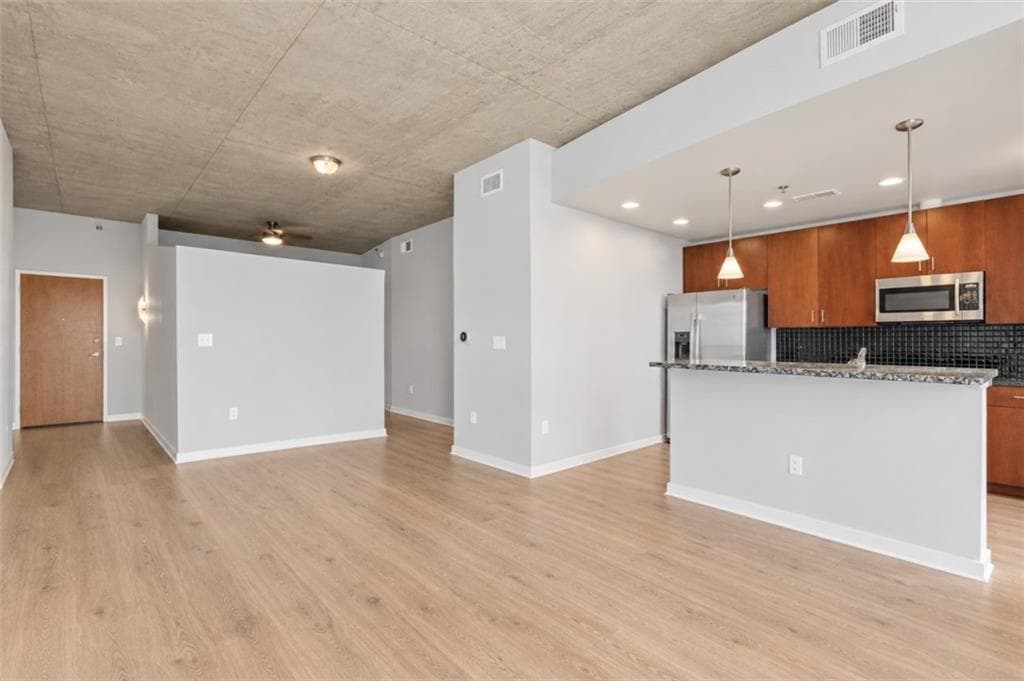 1 bedroom, 1 bathroom, 792 sq ft condominium for sale at 250 Pharr Road 1914, Atlanta, GA 30305 — photo 8