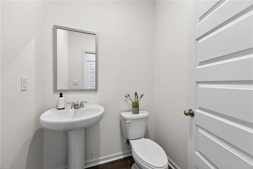5 bedroom, 5 bathroom, 3,534 sq ft single family residence for sale at 379 Blue Juniper Circle, Loganville, GA 30052 — photo 8