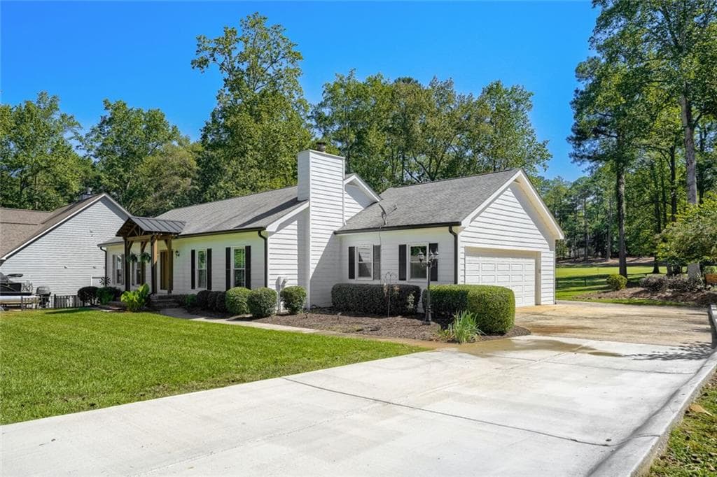 2 bedroom, 2 bathroom, 1,860 sq ft single family residence for sale at 7270 Tara Drive, Villa Rica, GA 30180 — photo 2