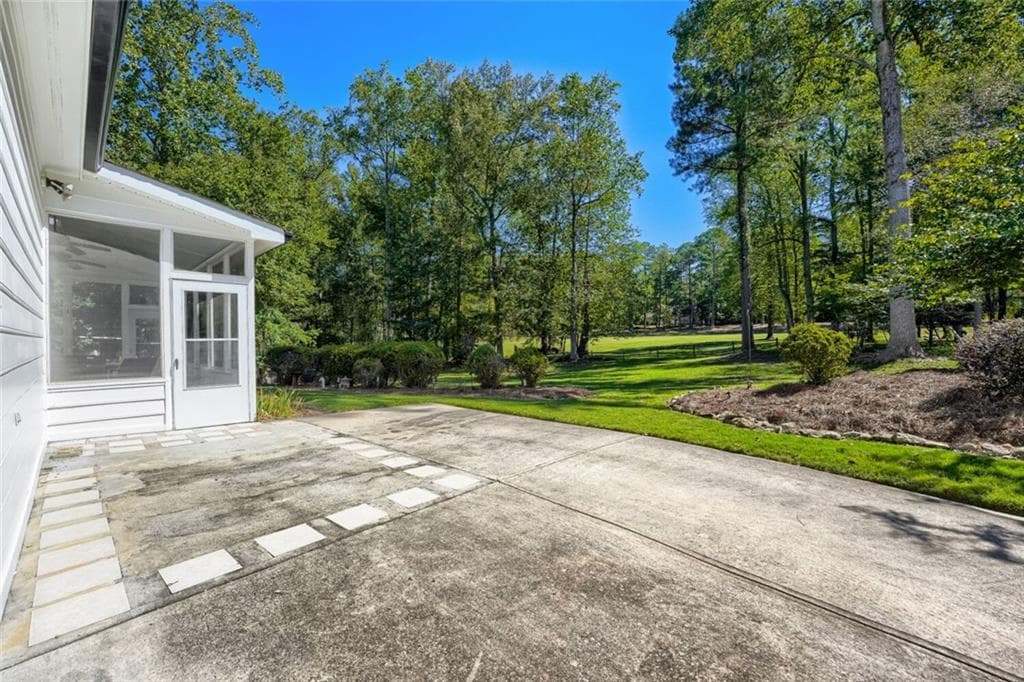 2 bedroom, 2 bathroom, 1,860 sq ft single family residence for sale at 7270 Tara Drive, Villa Rica, GA 30180 — photo 8
