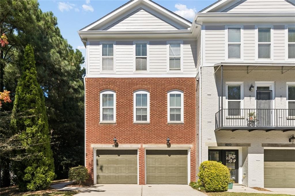 4 bedroom, 4 bathroom, 2,838 sq ft townhouse for sale at 6015 Brookside Oak Circle, Norcross, GA 30093 — photo 2