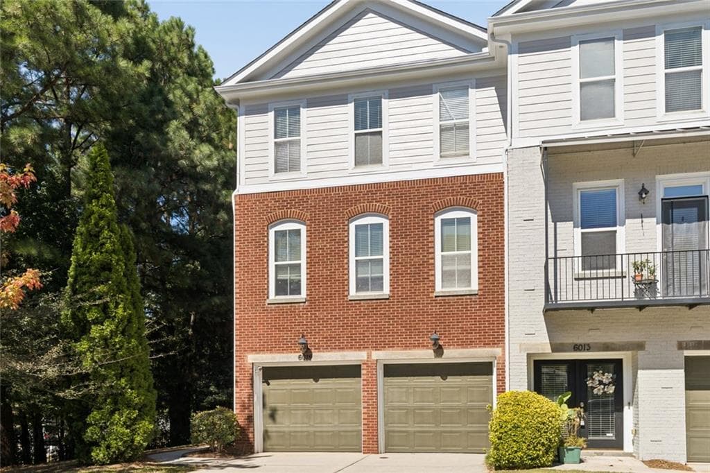 4 bedroom, 4 bathroom, 2,838 sq ft townhouse for sale at 6015 Brookside Oak Circle, Norcross, GA 30093 — photo 3