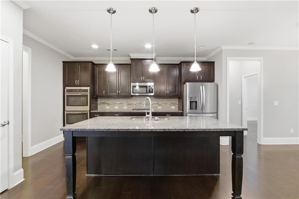 3 bedroom, 2 bathroom, 5,006 sq ft single family residence for sale at 6785 Bransford Drive, Cumming, GA 30040 — photo 2