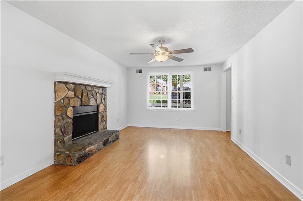 3 bedroom, 3 bathroom, 1,576 sq ft single family residence for sale at 4400 Hidden Meadow Circle, Sugar Hill, GA 30518 — photo 3