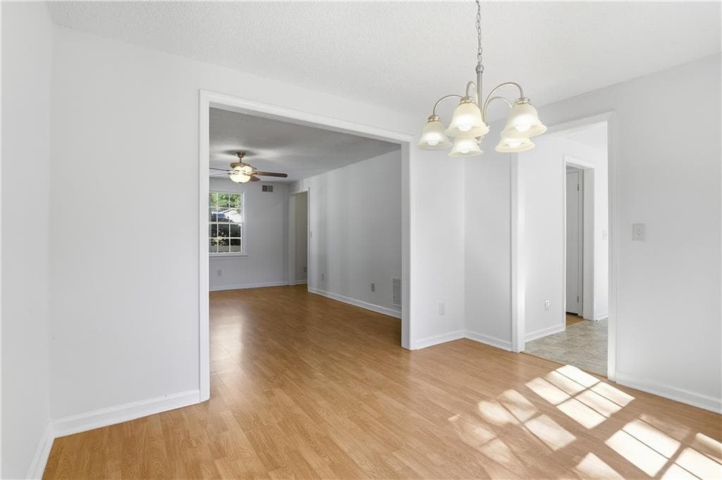 3 bedroom, 3 bathroom, 1,576 sq ft single family residence for sale at 4400 Hidden Meadow Circle, Sugar Hill, GA 30518 — photo 8