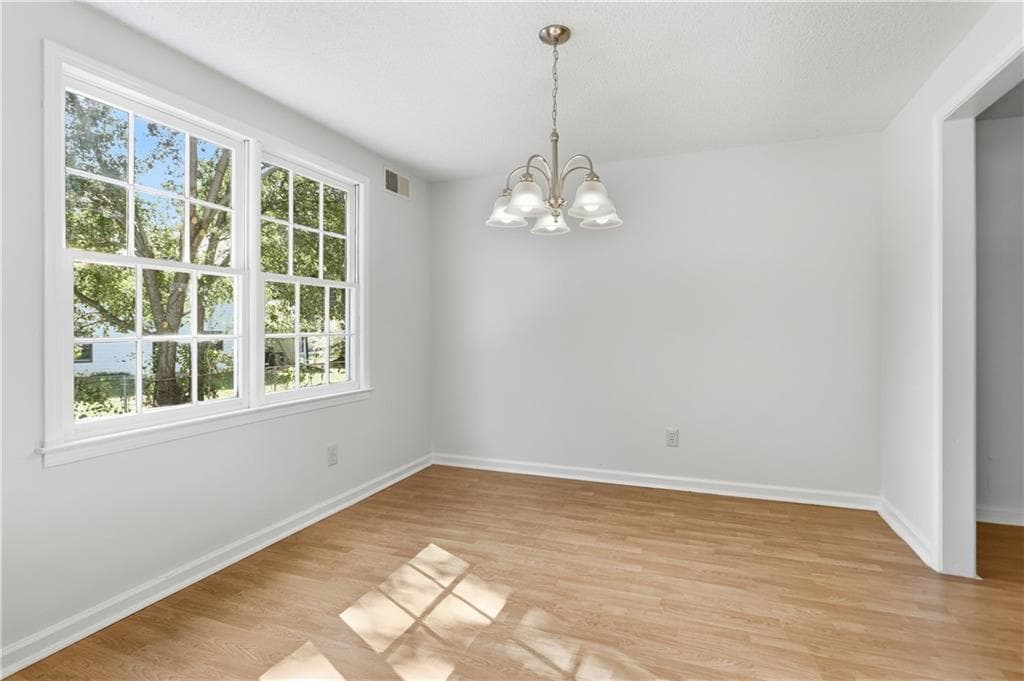 3 bedroom, 3 bathroom, 1,576 sq ft single family residence for sale at 4400 Hidden Meadow Circle, Sugar Hill, GA 30518 — photo 9